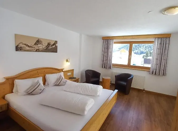 Casada - Silvretta Premium Card Betrieb Отель 3*